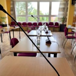 Zastupitelstvo Jedničky se distancovalo od aktivit jednoho ze svých členů