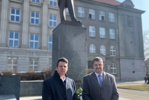 Foto: Na náměstí T. G. Masaryka v Plzni si dnes představitelé kraje, města a obvodu připomněli narození prvního československého prezidenta Tomáše Garrigua Masaryka