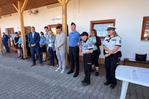 obrázek:Na Trojce začalo finále dopravní výchovy předškoláků. Bezpečnost děti učí skuteční policisté i záchranáři