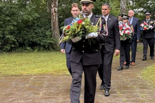 obrázek:Pietní akt v Lobzích připomněl oběti heydrichiády
