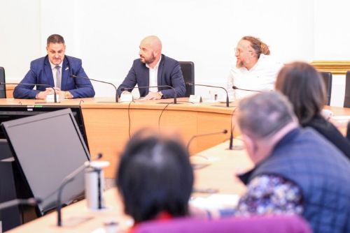 obrázek:Plzeňské farmářské trhy vstupují do své sedmnácté sezóny a také do nového prostoru U Zvonu