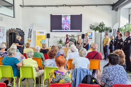 obrázek:Senioři se učili bezpečně využívat umělou inteligenci i rozpoznávat dezinformace