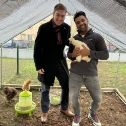 Školka na sídlišti pořídila dětem slepičky