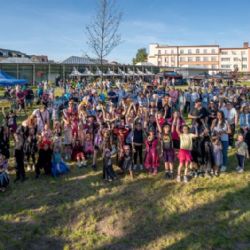 Trojku ovládnou čarodějnice, dorazí Neckář i plzeňské hokejové hvězdy
