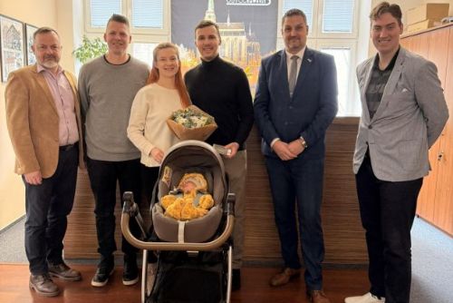 obrázek:Vedení obvodu přivítalo letošního prvního občánka Trojky