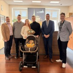 Vedení obvodu přivítalo letošního prvního občánka Trojky