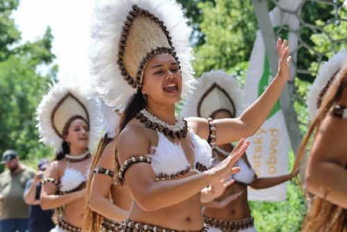 obrázek:Doubravecké folklorní odpoledne nabídlo domácí, zahraniční i exotický folklor