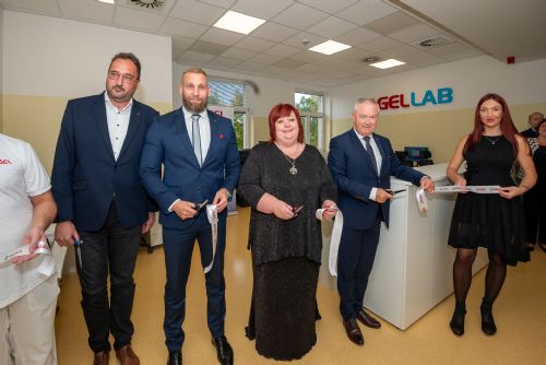 obrázek:Společnost Dopravní zdravotnictví a.s., člen skupiny AGEL, slavnostně otevřela nové laboratoře AGELLAB v Office parku NAGANO.