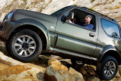 Foto: Jimny je dostatečně silný i odhodlaný k výletu do náročného terénu!