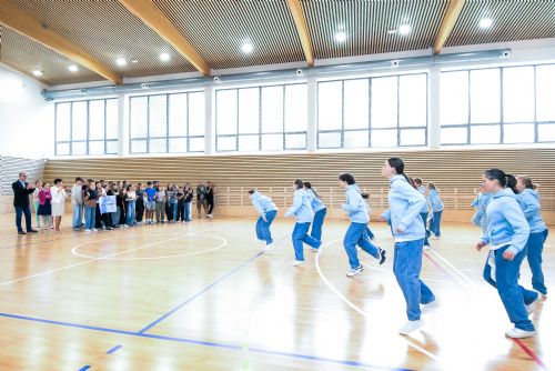 Foto: 20. ZŠ má novou sportovní halu pro ideální hodiny tělocviku