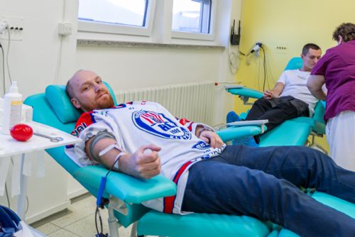 Foto: 228 dárců, z toho 50 prvodárců. Skvělá bilance akce Daruj krev s HC Klatovy