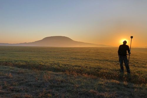 Foto: Archeologové z Plzně odkryli pod Řípem další mohylu