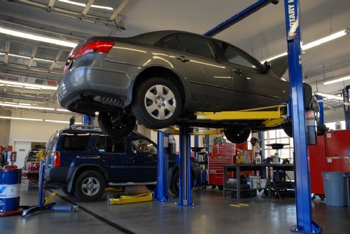 Foto: Automechanička nebo truhlářka. Na dřív ´mužské´ obory se v kraji hlásí dívky
