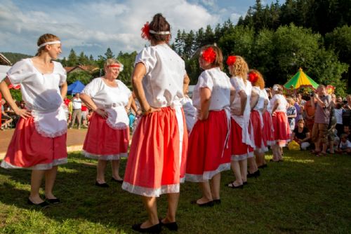 Foto: Basiková, mše i sklářské průvody: taková je druhá Annínská pouť