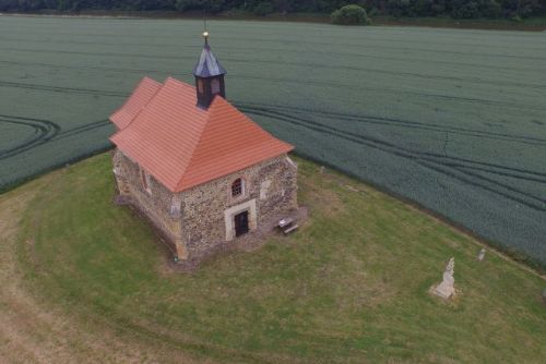 Foto: Bohoslužba i Standa Hložek - to je sobotní pouť v Dolanech u Hlinců