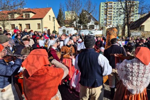 Foto: Bolevec žil masopustem. Průvod masek byl rekordní