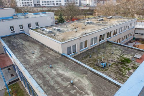 Foto: Budovy TJ Slavoj mají získat zelené střechy
