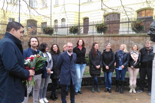 Foto: Centrální obvod Plzně uctil památku rodáka Miroslava Horníčka