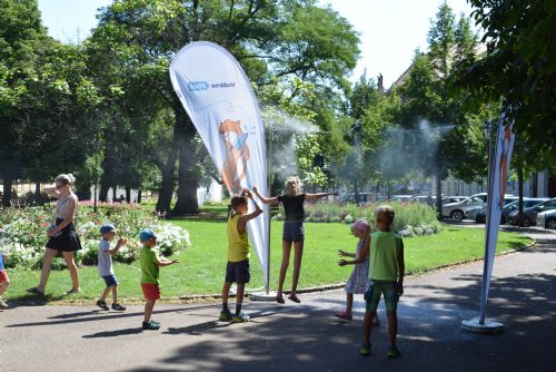 Foto: Centrum Plzně osvěžuje mobilní vodní brána