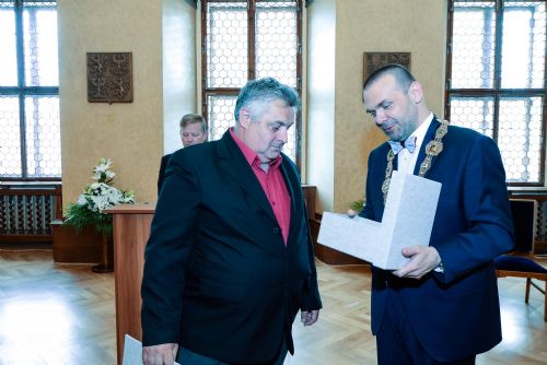 Foto: Cenu 1. června obdržel v Plzni Josef Serinek in memoriam