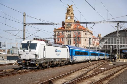 Foto: České dráhy posílí v předvánočním čase kapacity vlaků. I na západě Čech