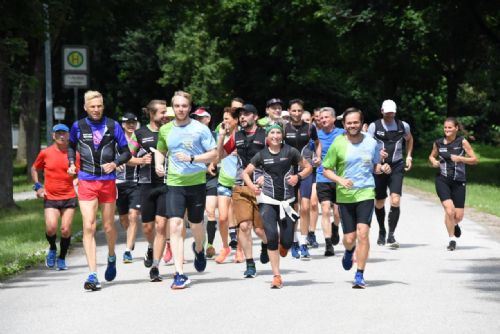 Foto: Charitní jubilejní běh z Plzně do Regensburgu