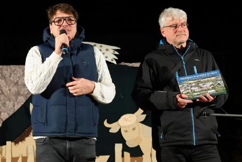 Foto: Čtvrtý obvod si nadělil k výročí připojení Doubravky a Lobez k Plzni další knihu