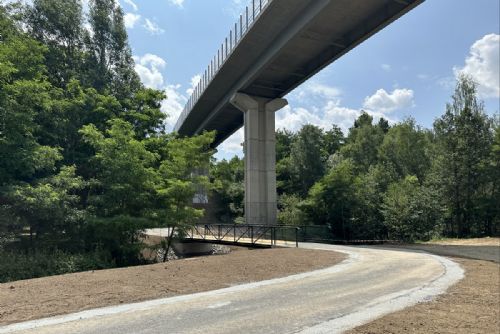 Foto: Cyklostezka podél Vejprnického potoka je hotová. Propojuje Plzeň a Nýřany