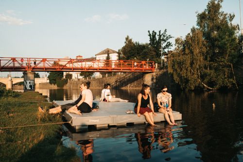 Foto: Další z říčních břehů v centru Plzně v květnu a červnu ožije kulturou