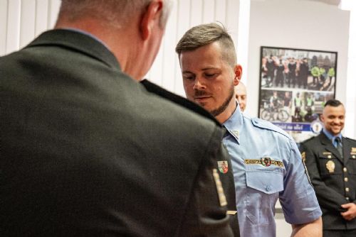 Foto: Desítka nových strážníků posílila řady Městské policie Plzeň