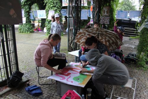 Foto: Děti ze ZUŠ Trnka budou v centru Plzně malovat na obří plátno