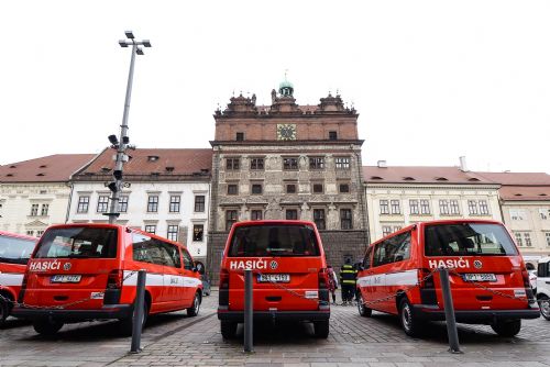 Foto: Dobrovolní hasiči získali od Plzně nová auta