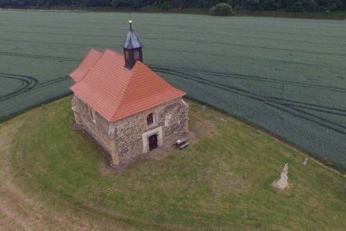 Foto: Kostel v Dolanech hostí v sobotu hudební vzpomínku na Petra Nováka