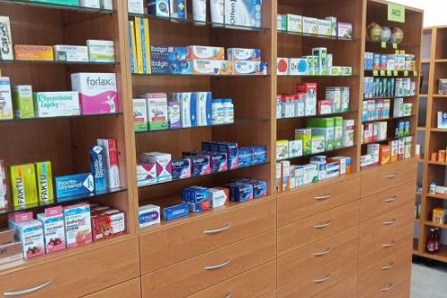 Foto: Domažlická nemocnice otevřela lékárnu v Poběžovicích