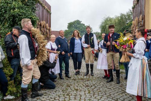 Foto: Dožínky Plzeňského kraje oživily rodinnou farmu 