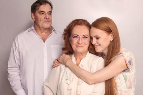 Foto: Dubnová Beseda: Lenka Nová, Nezmaři i Cena za něžnost se Simonou Stašovou