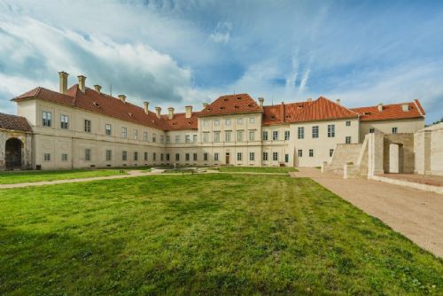 Foto: Dvojnásobně oceněný Klášter Plasy hostí výstavu krajské Stavby roku 
