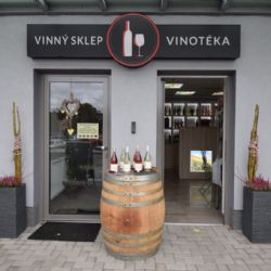 Elektro Efekt má v Klatovech vlastní vinotéku a zve na Slavnosti vína