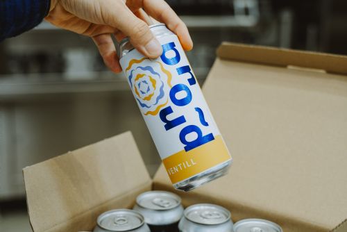 Foto: Experimentální pivovar Proud přechází od nevratných lahví k plechovkám