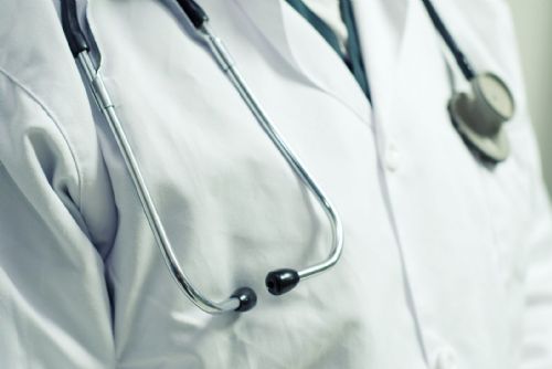 Foto: Falešný doktor na misi vylákal z ženy z Plzeňska přes milion 
