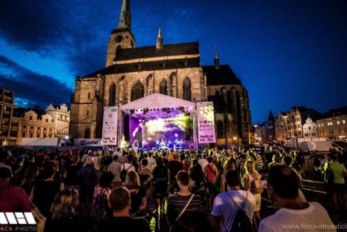 Foto: Festival na ulici startuje, zahraje 130 kapel