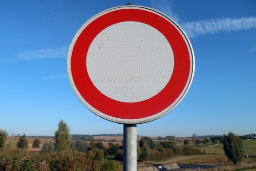Foto: Hlavní tah z Plzně na Písek je u Kláštera zavřený, kamiony musí do Přeštic