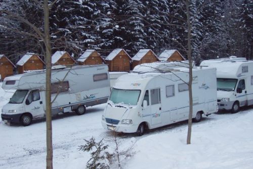 Foto: Hotely na Šumavě nahradily karavany, autokemp má plno
