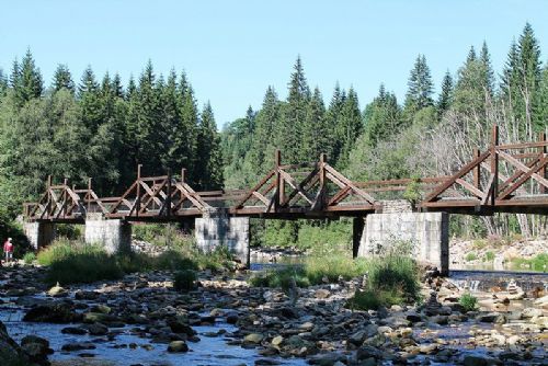 Foto: Hradlový most u šumavské Modravy zatím zůstane zavřený