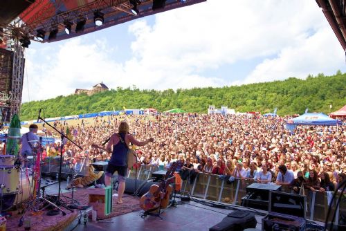 Foto: Hudební festival Hrady CZ startuje tento pátek a sobotu na Točníku s kapelami Rybičky 48, Chinaski či Tomášem Klusem