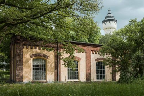 Foto: Industriální stopy v architektuře Plzně osvěží Kopeckého sady po celý srpen