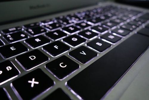 Foto: Internetoví podvodníci na Tachovsku vylákali přes půl milionu