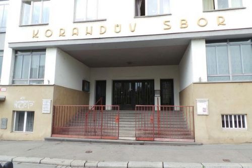 Foto: Korandův sbor, balkon Mrakodrapu. Plzeň pomůže nemovitým památkám