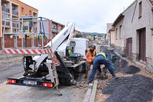 Foto: Kraj letos chystá téměř 90 dopravních staveb, uleví se například Rokycanům