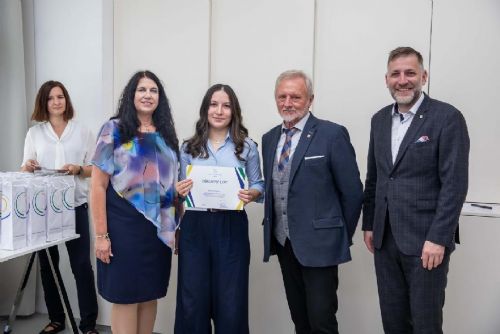 Foto: Kraj ocenil žáky za úspěchy ve vědomostních soutěžích